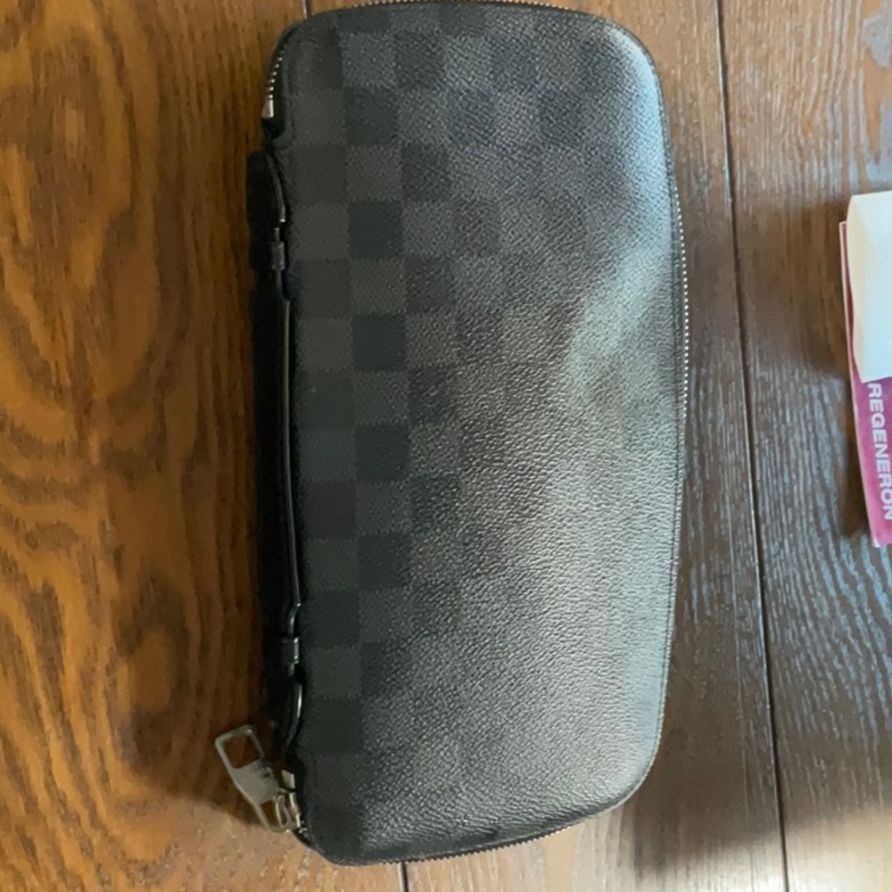 Louis Vuitton Black Wallet Iconic Design